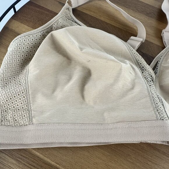 Hanes Womens Wire-Free Comfort Bra 2X Beige Nylon/Spandex Blend With Lace Accent - Picture 2 of 9